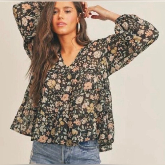 Sadie & Sage Tops - Sadie & Sage Daydreams Floral Blouse Size S